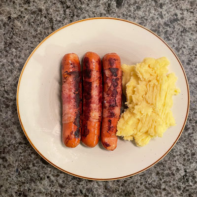 Käsekrainer mit Kartoffelpüree