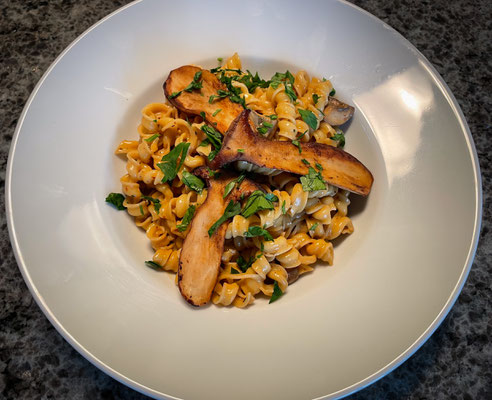 Dreierlei Pilzpfanne mit Nudeln