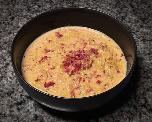 Spitzkohleintopf mit Speck [Signature Dish]