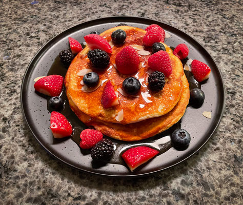 American Pancakes with berrys and Maple Syrup