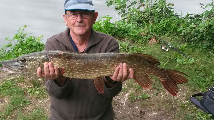 Brochet de 97 cm Domaine de la Grenouillère Frise Camping pêche Somme