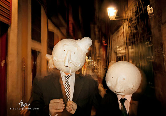 Performance de máscaras de Tom Campbell. Barrio Gótico. Barcelona