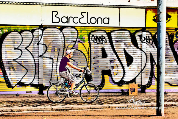Barcelona sobre dos ruedas. Serie BCN Colors