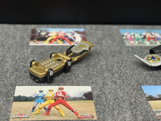 ガオレンジャーの写真は奥です…手前はハリケンジャー