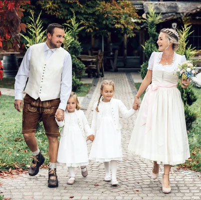 hochzeitsdirndl-wandlsgwandl