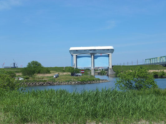 荒川東側(の鴨川の水門