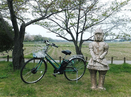 さきたま緑道途中のオブジェ