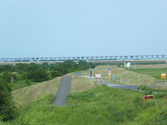 利根川との合流点付近(常磐自動車道路の利根川橋)