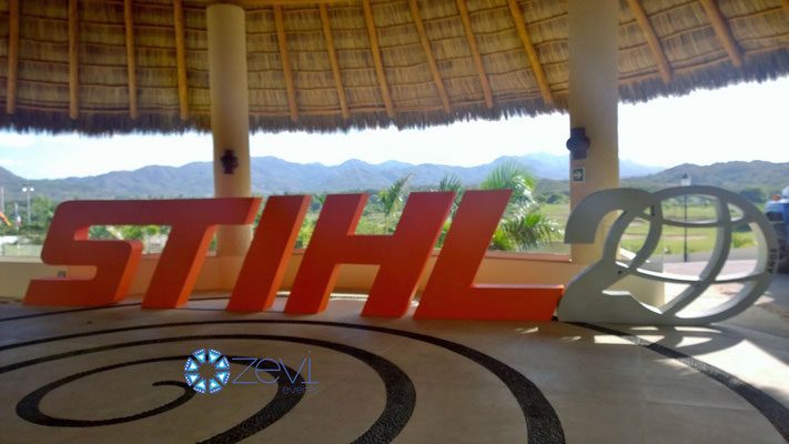 Fiesta Corporativa con Zevi Events