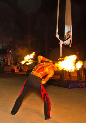 show de fuego y telas www.zevievents.com