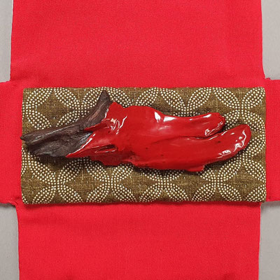 "Red Lips", 2021. Fundholz. negoro-nuri (Rotlack auf Schwarzlack), 11,5 x 4 cm