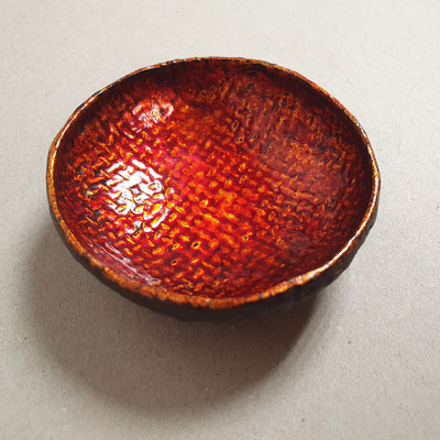 Juteschale, 2022. Kanshitsu; Blattgold, akaroiro (rötlicher Transparentlack), Ø 7,5 cm