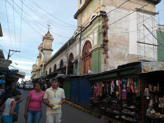 Granada, marché couvert dans une ancienne église