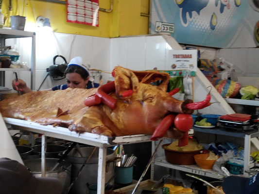 cochon grillé, au marché central couvert de Banos