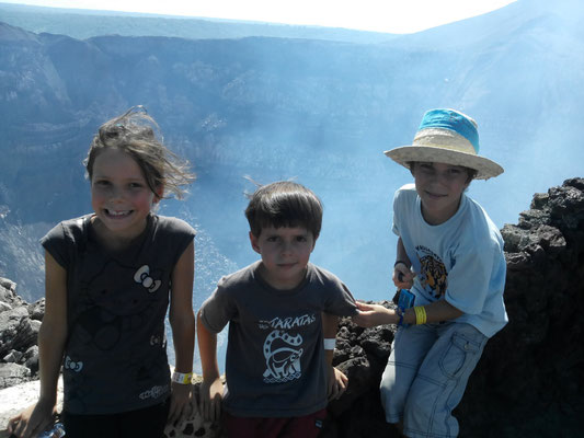 la tête des enfants devant le cratère... on s'attendait à ce que ce soit beau, mais là...