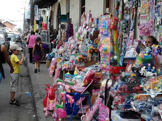 stand de rue, vente de décos de Noel