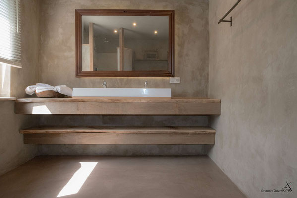 La Maison du Vivier, gîte 6 personnes à Durbuy - Salle de bain 1 avec douche à l'italienne et grand évier