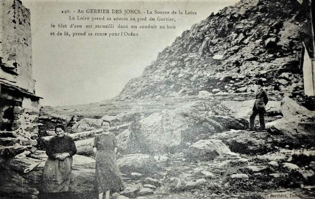 Photos anciennes de Sainte-Eulalie et du Plateau Ardéchois. Ferme de la source Géographique de La Loire au pied du Mont Gerbier de Jonc.