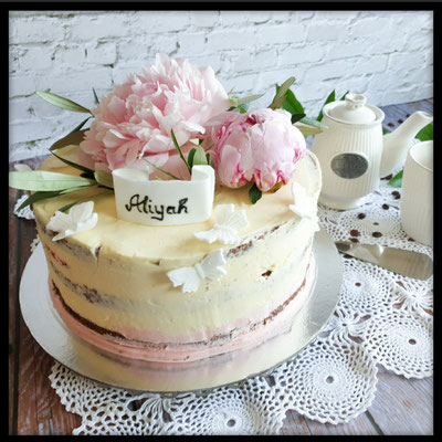 Erdbeerige Tauftorte