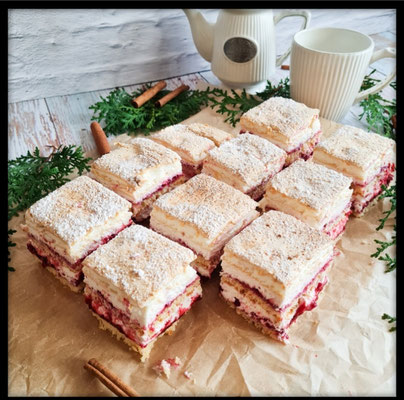 Weihnachtliche Himbeerschnitte