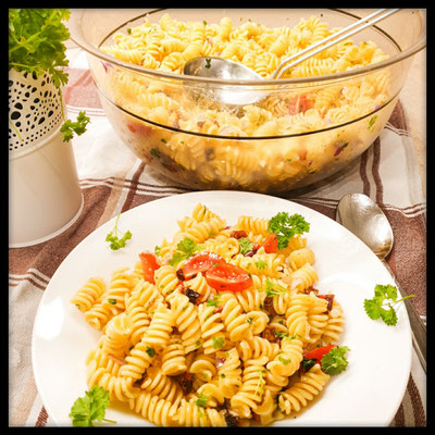 Nudelsalat mediterran