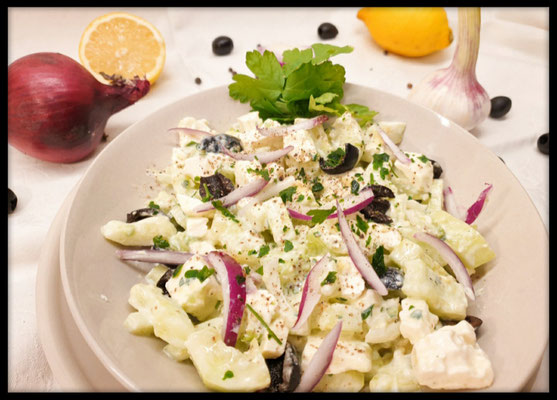 Gurkensalat mediterran