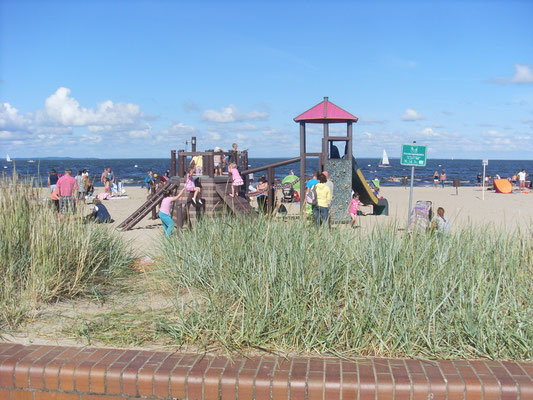 Piratenschiff - Spielplatz am Strand