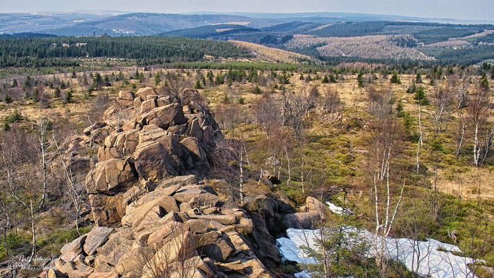 896 bzw. 897 m sind die rötlichen Porphyklippen des Kleinen und des Großen Lugsteins hoch