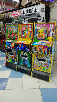 maquina pimball 6 bolas tricolor  y pikachu, picachu, pickachu