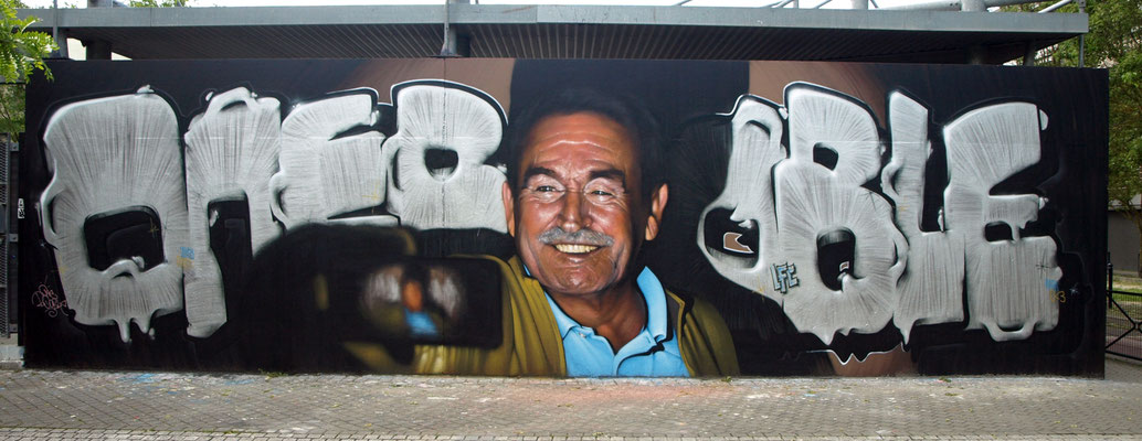 Dad's Selfie - JEAN ROOBLE - Spraypaint on wall (3 x 11 m) - Le MUR de Bordeaux - Bordeaux, 2018