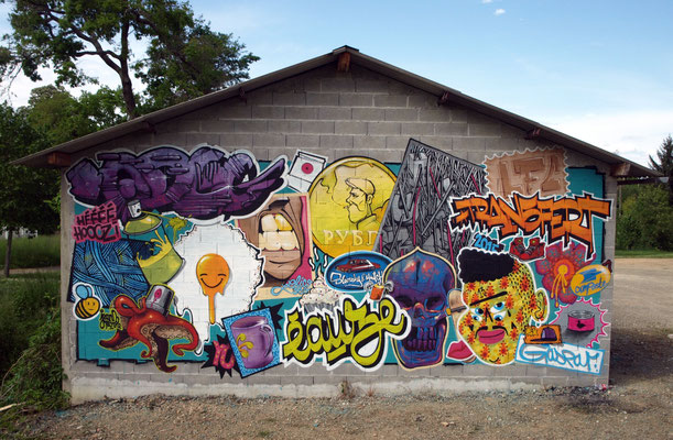 Street Art'Magnac - GASPAR X ODEG X JEAN ROOBLE + JONE & KASHINK - Spraypaint on wall (4 x 9m) - Eauze (2015)