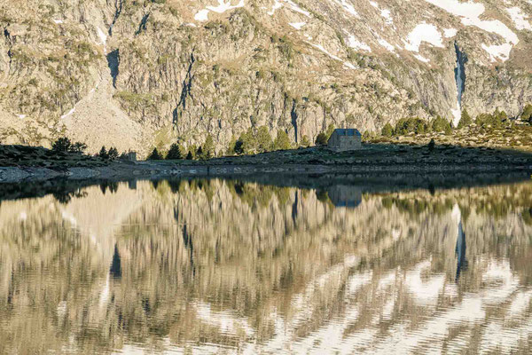 Quand le soleil passe la crête - Lac d'Aumar