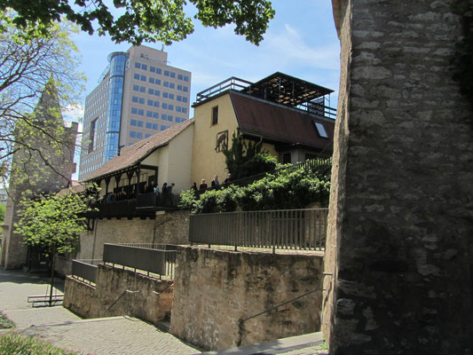 Abstieg vom Johannisturm über "Haus auf der Mauer"...