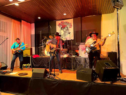 Die "Pyromantics" in Action