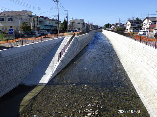 新生不老川　平成２９年度（２０１７）から始まった不老川浸水対策特別緊急工事の、狭山市新権現橋から西武新宿線橋梁までの河道拡幅２.４㎞が完了しました。総工費約104億円