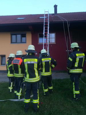 Übung der Feuerwehr Ermengerst - Abseilen u. Anleitern