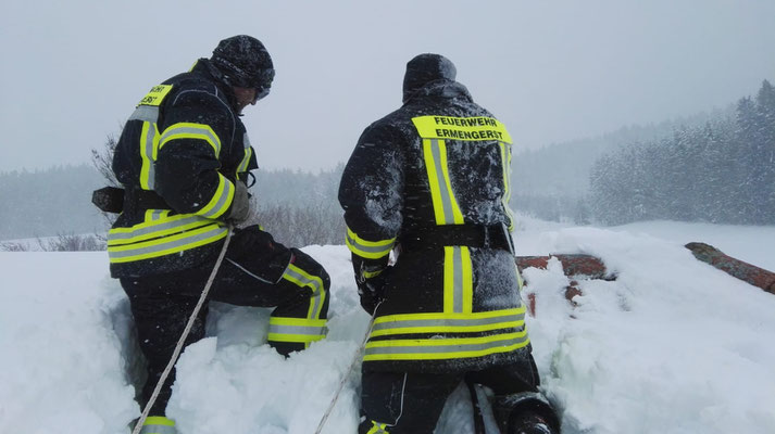 Feuerwehr Ermengerst - Dachabschaufeln Ermengerst, 