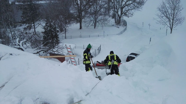 Feuerwehr Ermengerst - Dachabschaufeln Ermengerst