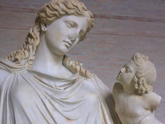 Glyptothek_FraumitKind-©as