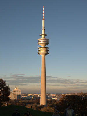Olympiaturm im Herbst©as