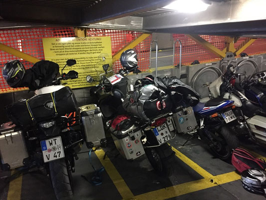 es geht eng zu auf dem Unterdeck