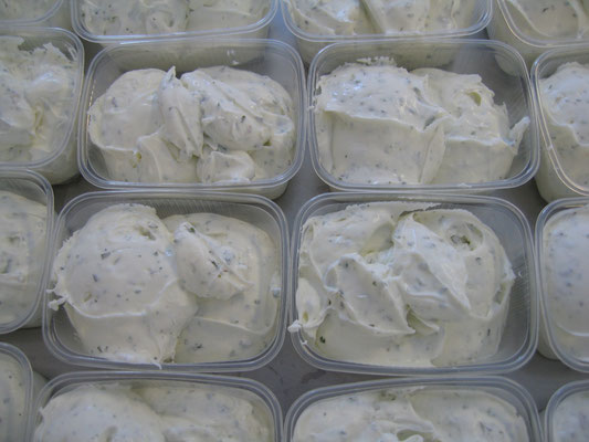 Milchware in einer Schüssel serviert