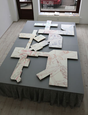 Aus dem Häuschen . 2019 . Farbstift auf Papier auf Wellpappe . 200 x 310 x 5 cm