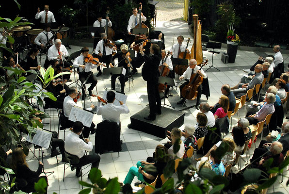 Die Neue Philharmonie Westfalen im Glashaus (Sommerkonzert)