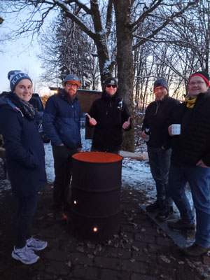 wärmen an der Feuertonne