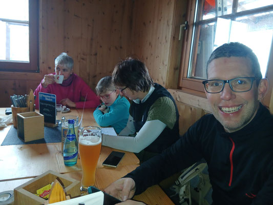 Rast auf der Bergrettungshütte