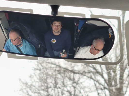 die Busfahrer Edde und Walter außen