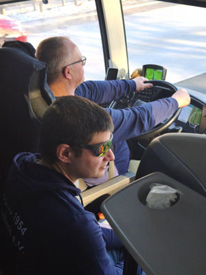 Edde sicher am Steuer