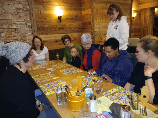 abends Karten spielen...