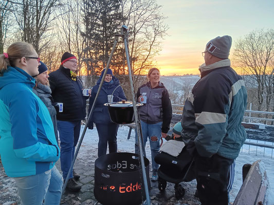 Geselligkeit mit Punsch und Glühwein
